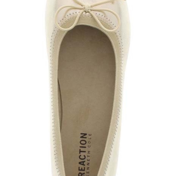 Kenneth Cole Kids Shoes - Assorted Sizes - Picture 2 of 2